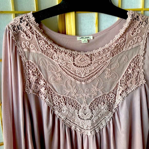 Boho rose lace blouse - Picture 3 of 4
